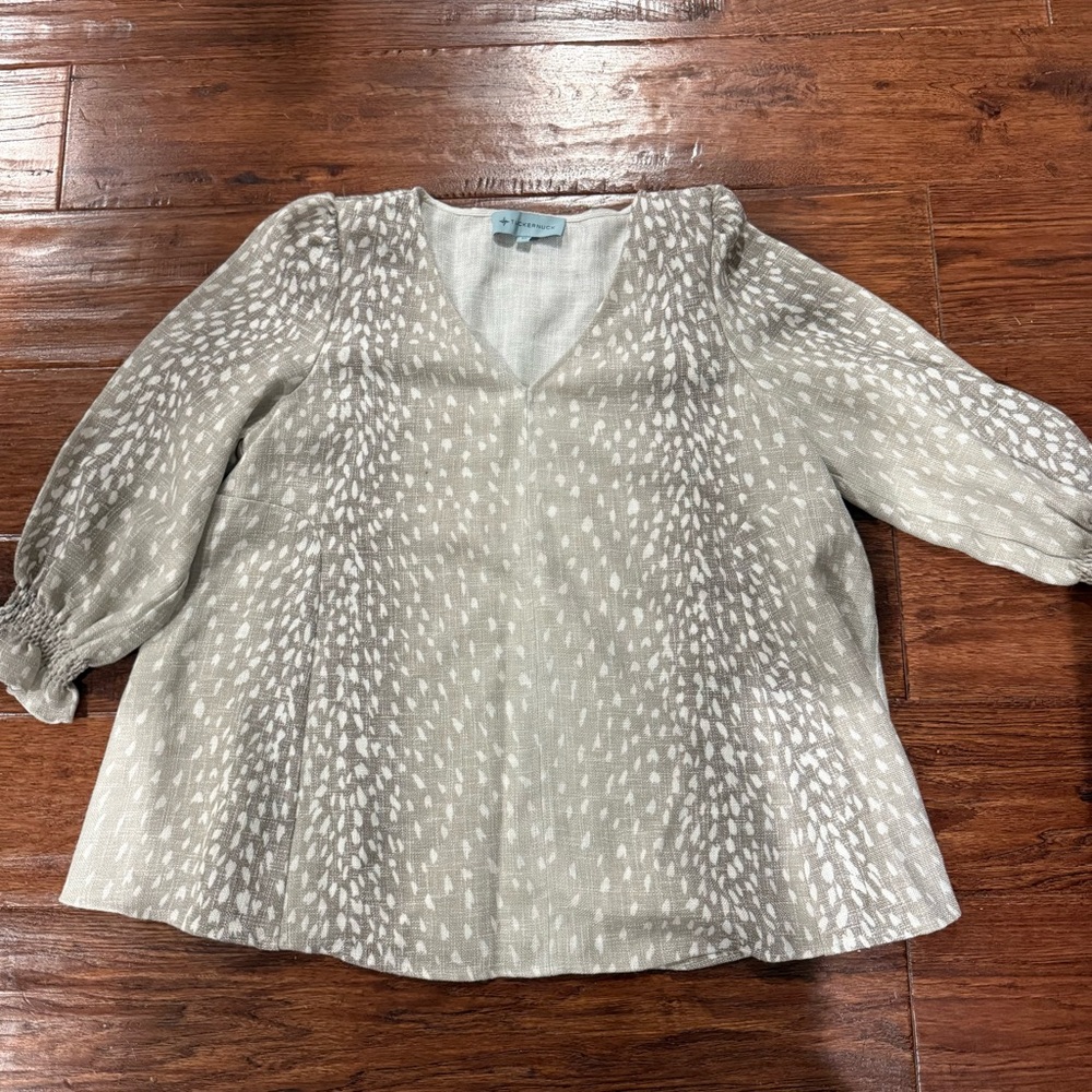 Elegant Gray Women's Top Tuckernuck